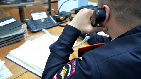 Жительница Дмитриевского района после разговоров с мошенниками перевела им 440 тысяч рублей на 16 номеров телефонов